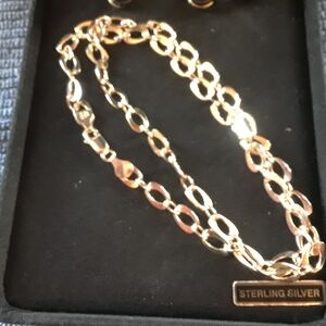 Elegant Gold Chain Bracelet
